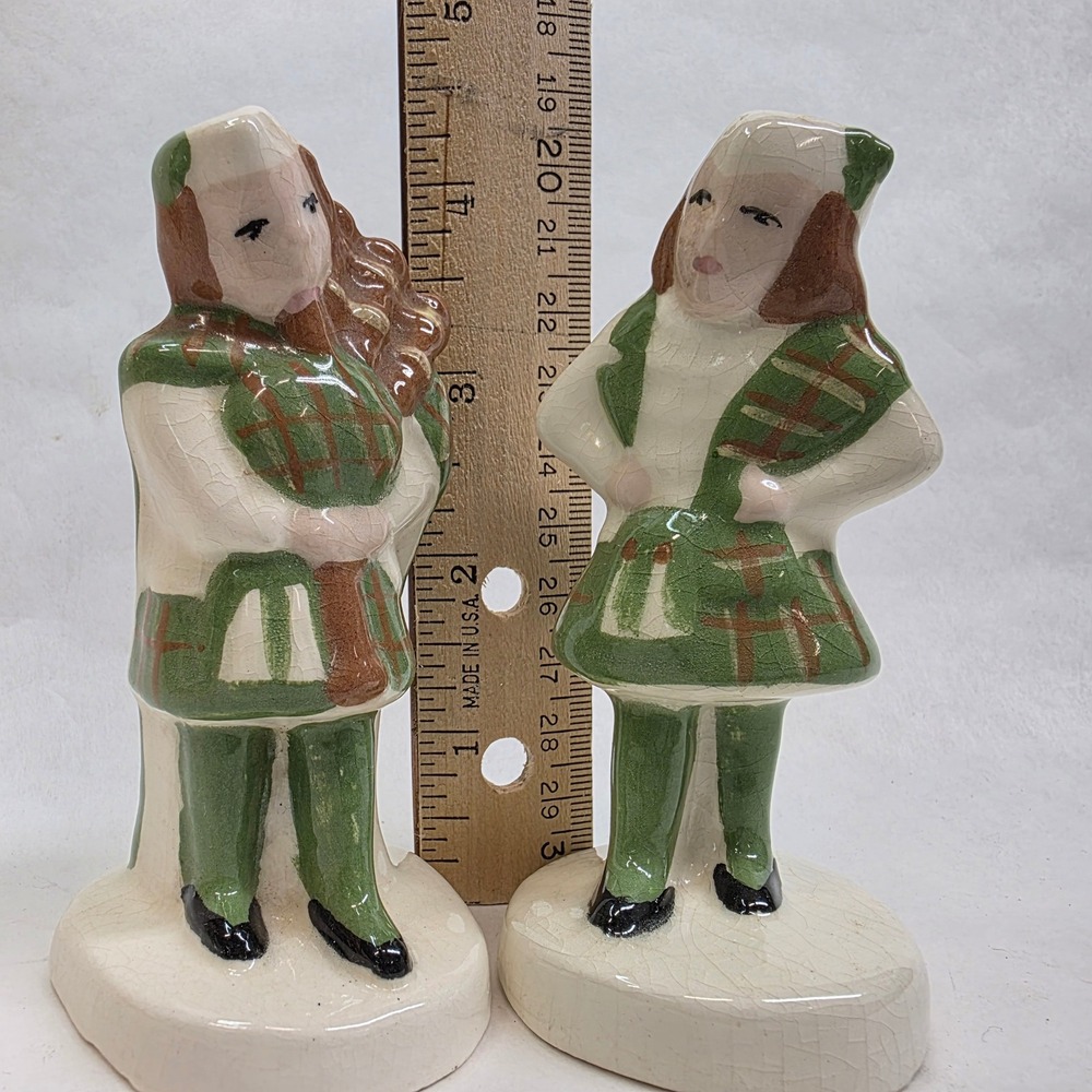 Scottish Salt Pepper Shakers 4.25" Green Vintage Bagpiper Highland Dancer Tartan - Picture 3 of 9